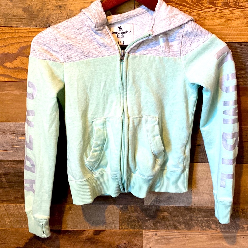 Girls mint and grey abercrombie kids zip up. Size 9/10. Great condition.
